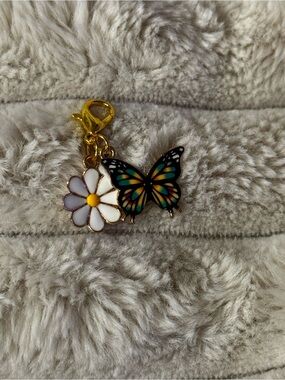 Gold Butterfly and Daisy Charm Keychain - Multicolor